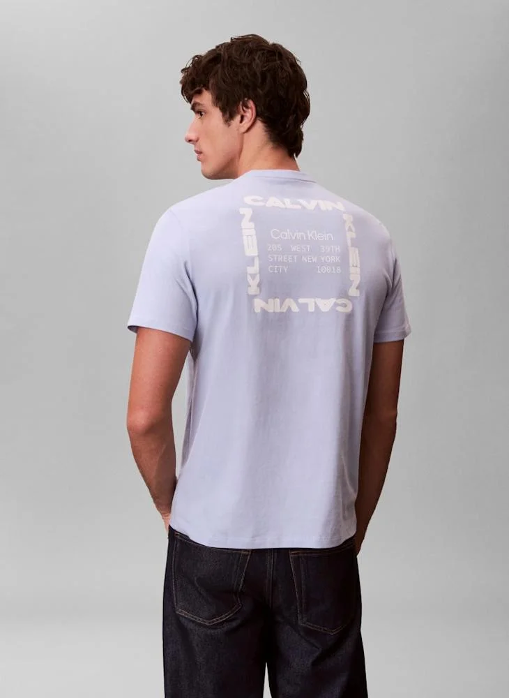 كالفن كلاين جينز تيشيرت بأكمام قصيرة ورسمة صندوق