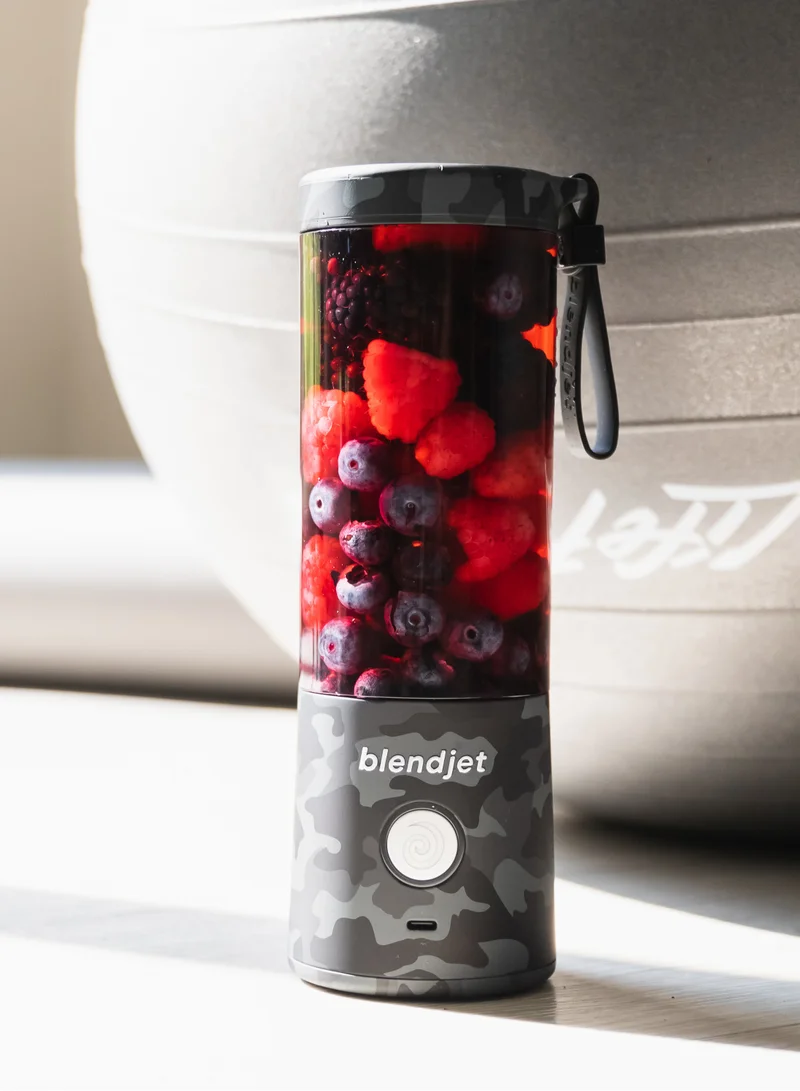 blendjet V2 Portable Blender Smoothie Maker, Personal Blender, Fruit Blender, Leak Proof Juicer, BPA-Free 475ml 200W Sports Bottle, USB-C Rechargeable, Ice Crusher with Stainless Steel Blades - Urban Camo