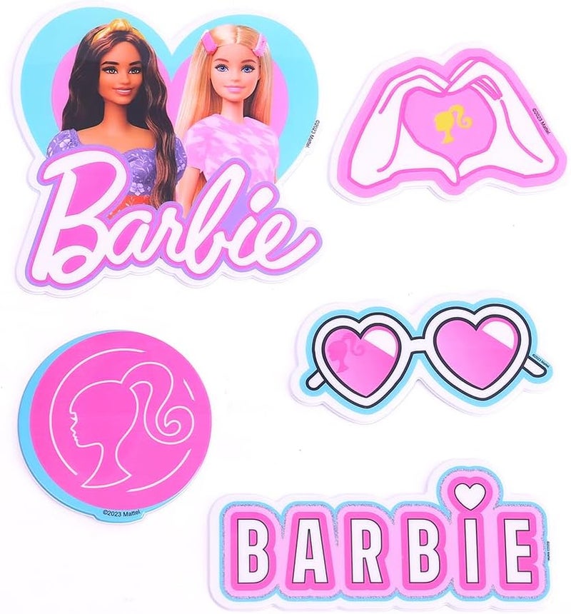 ترو كير حقيبة سفر للأطفال مرخصة من باربي، مقاس 18 بوصة، مزودة بملصقات قابلة لإعادة الاستخدام، وحقيبة سفر محمولة بأربع عجلات، وعربة خفيفة الوزن للأطفال الصغار، وهيكل متين من مادة ABS، وسحاب مضاد للسرقة، ومقبض تلسكوبي. - Image 4