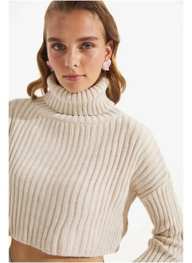 جون June Exclusive Turtle Neck Sweater Beige