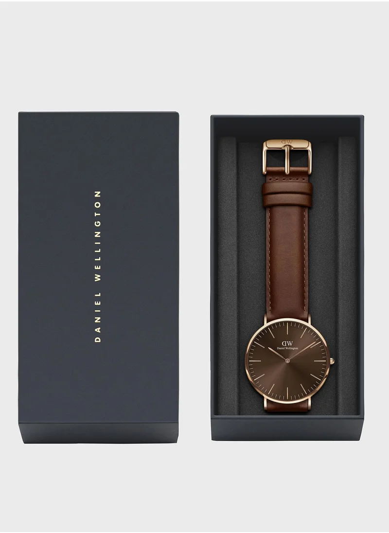 دانيال ولينغتون Classic Leather Strap Analog Watch