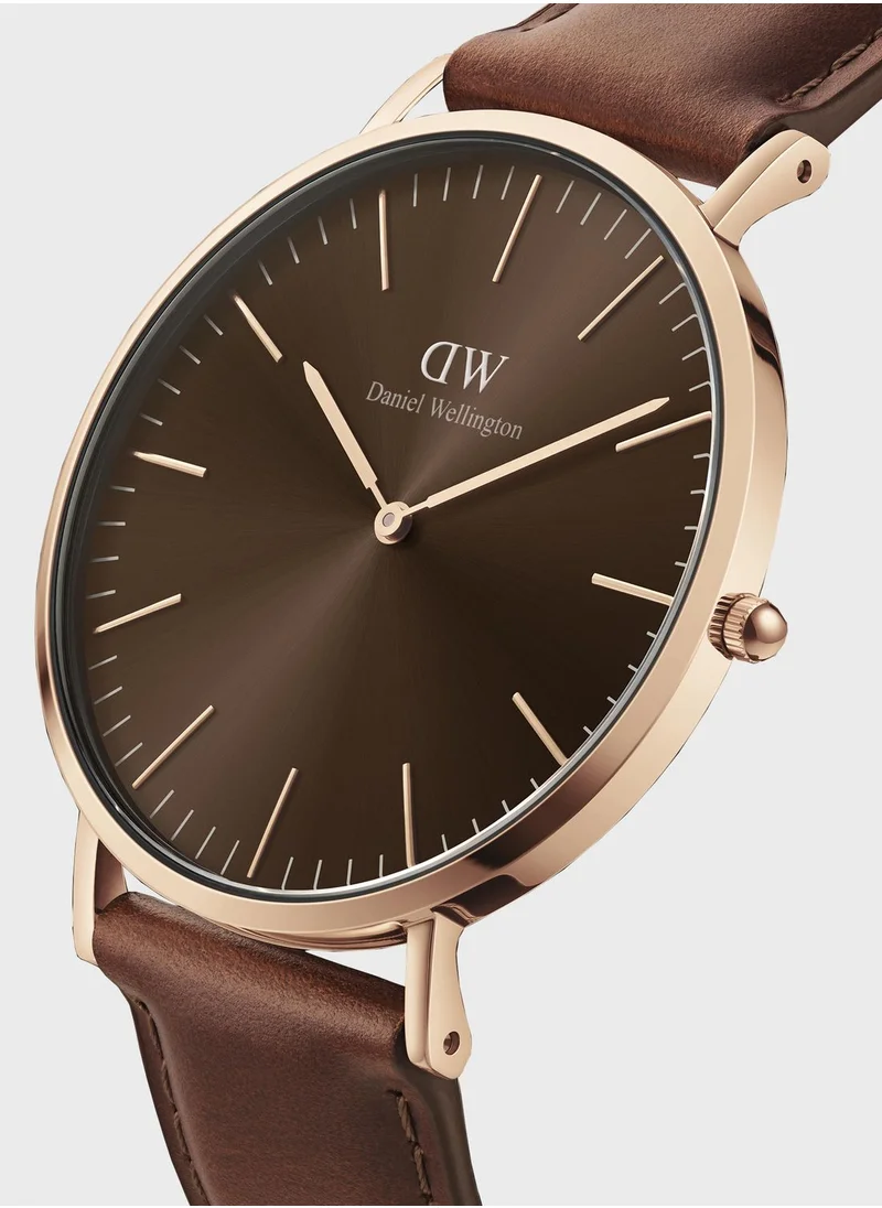 دانيال ولينغتون Classic Leather Strap Analog Watch