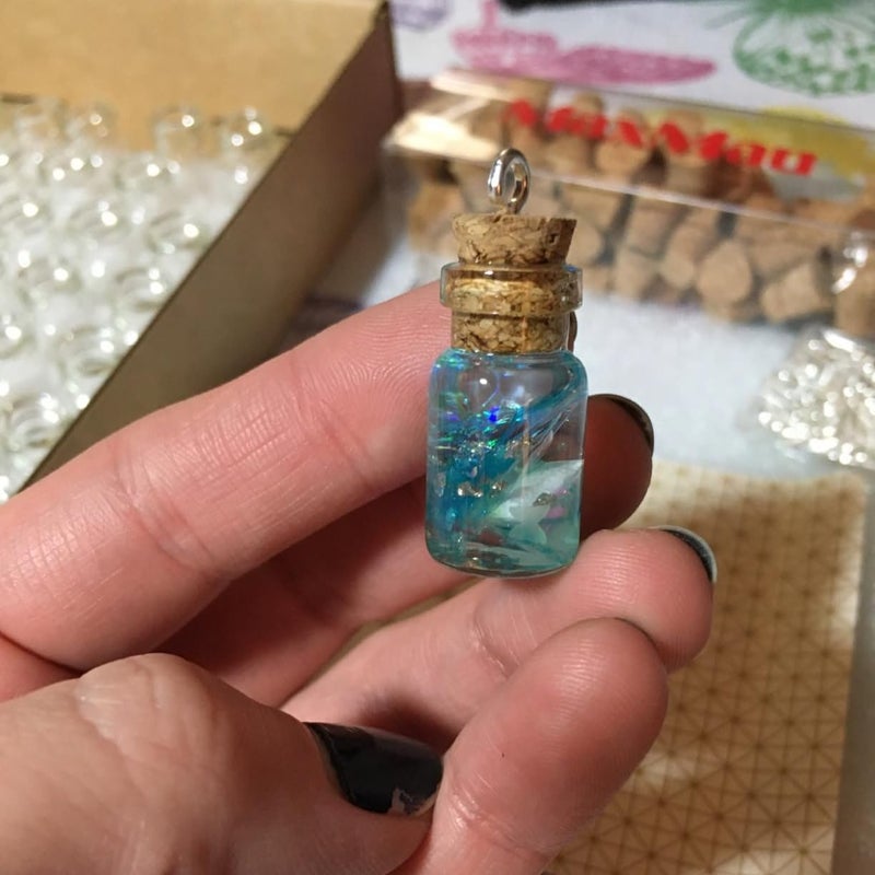 MaxMau 64pcs 1ml Tiny Vials with Cork Stoppers and Eye Screws,Mini Glass Bottles Small Jars for DIY Art Crafts Project Jewelry Pendant Party Favors - Image 4