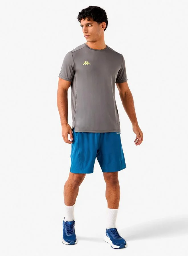 كابا شورت كابا بطبعة شعار مع خصر مطاطي وجيوب