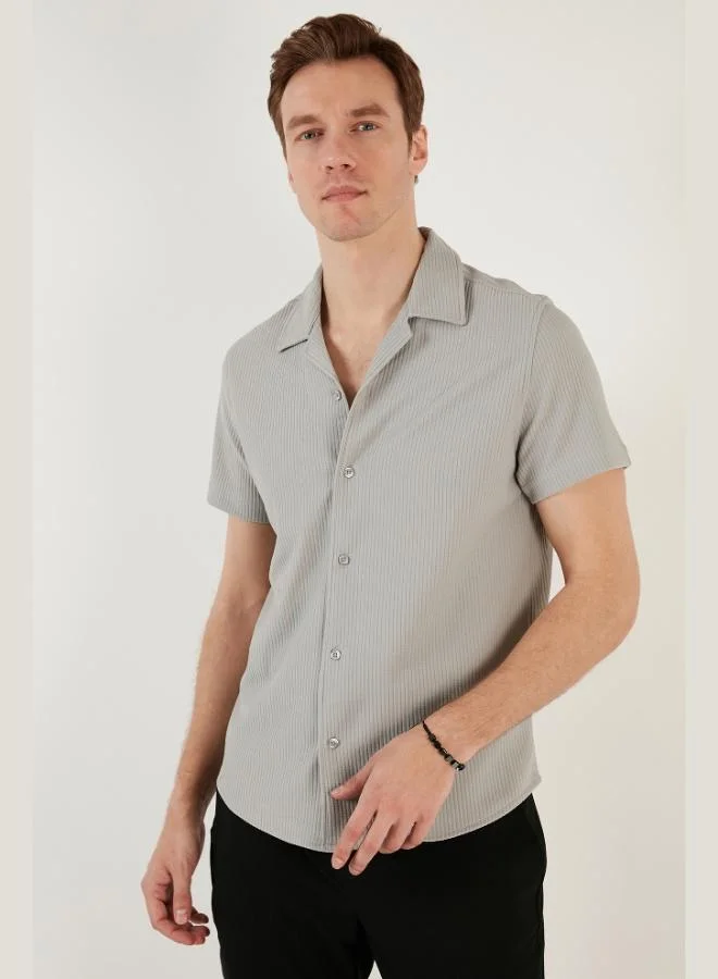 بوراتي قميص رجالي بياقة أباتشي من مزيج القطن بأكمام قصيرة ومقاس عادي