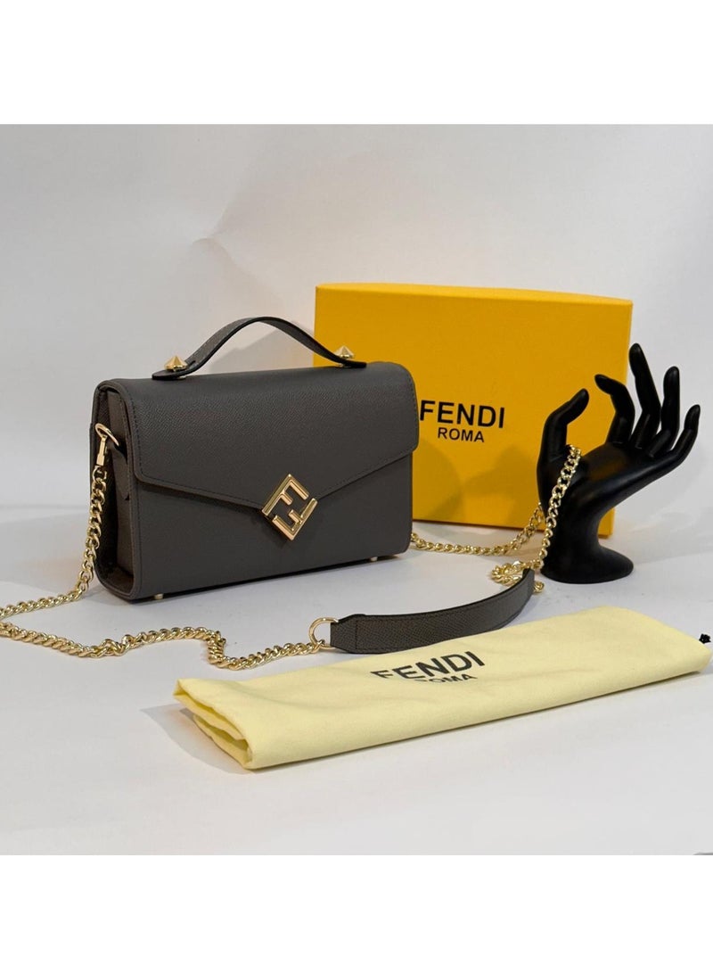 فينديدي شنطه نسائيه ماركه فيندي - Image 1