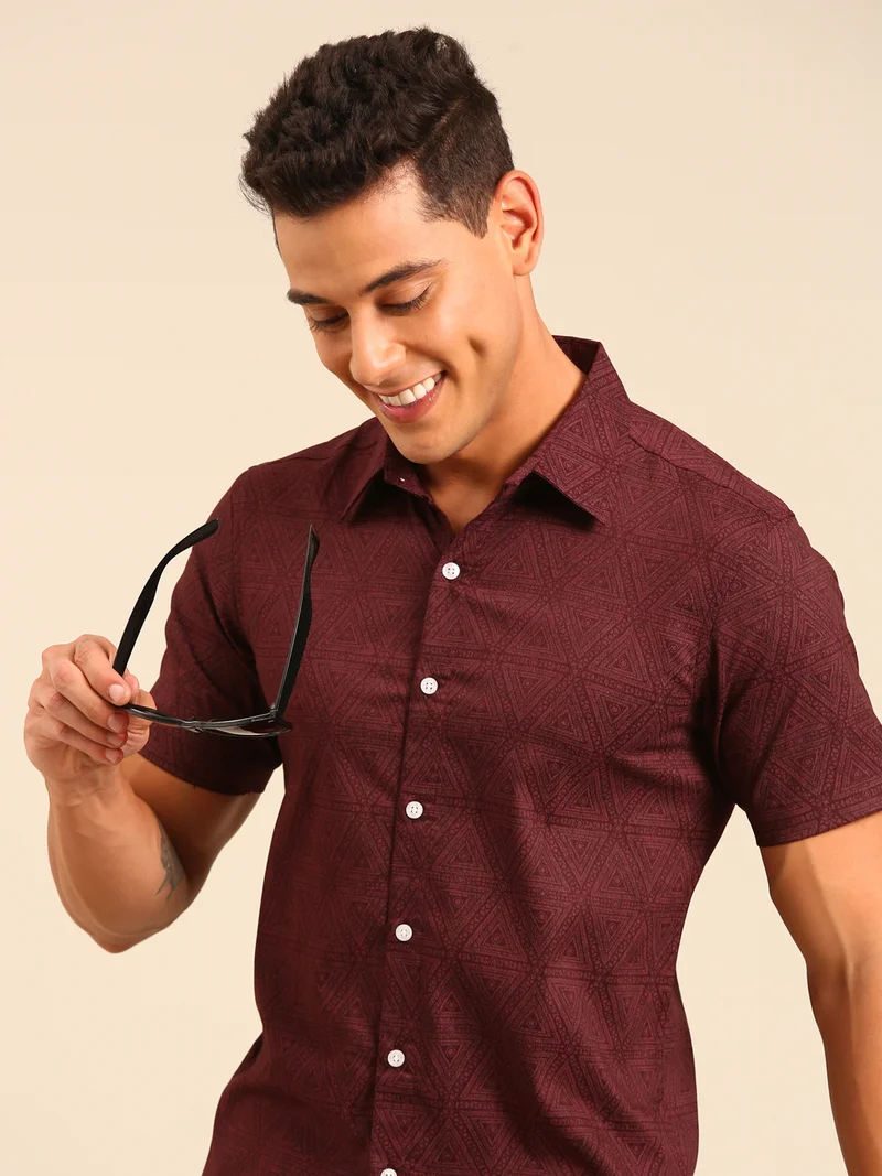 جوفن قميص قطني مطبوع رجالي بلون عنابي