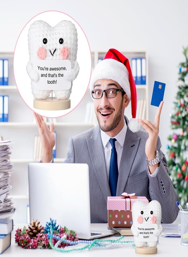 دمية أسنان مرحة وإيجابية من سيمجوينج، هدية مثالية لأخصائيي صحة الأسنان. دمية صغيرة لطيفة مصنوعة يدويًا من الكروشيه مع بطاقة. هدية ملهمة لمساعدي أطباء الأسنان، تقديرًا لجهود الممرضات، لتزيين مكتب العمل. - Image 3