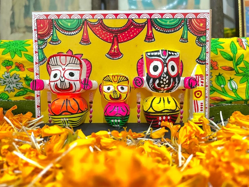 FernHaus Lord Jagannath Balabhadra Subhadra Idol with Sudarshan Chakra Statue in Wooden Stand for Home Decor Mandir Pooja Religious Murti Temple Puja Office Table Showpiece Multicolour2 - Image 3