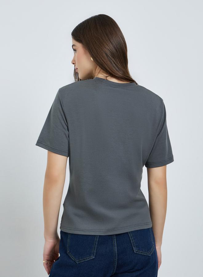 ستايلي بلوزة محبوكة بتفاصيل ميتاليك - Image 4