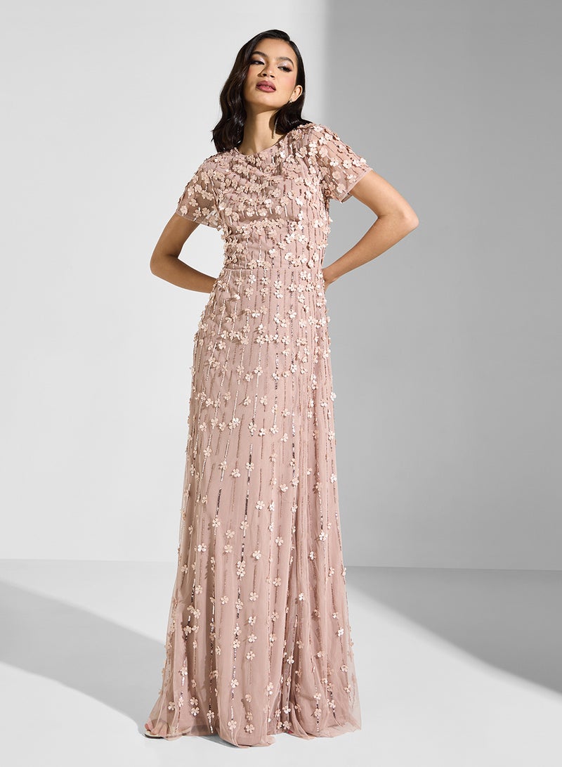 نمشي x فستان مطرز بالزهور - Image 1