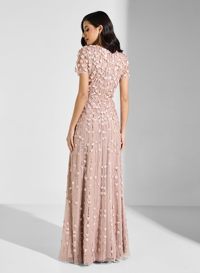 نمشي x فستان مطرز بالزهور - Image 2