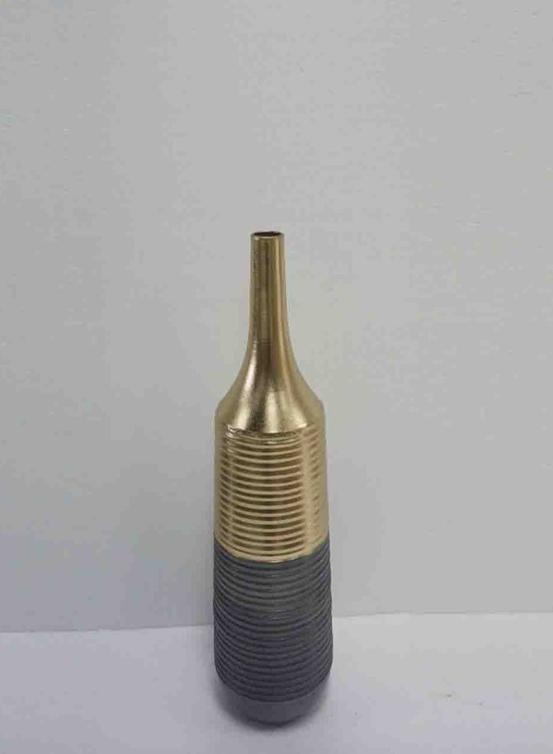 ديكور هيلز مزهرية أرضية معدنية عالية الزخرفة باللونين الأسود والذهبي من ديكور هيلز | مزهرية أنيقة للديكور المنزلي | مزهرية للديكور المنزلي - Image 2