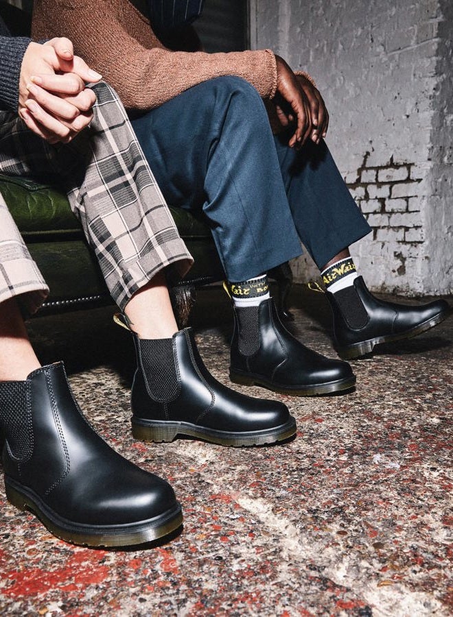 Dr. Martens Unisex 2976 Smooth Leather Chelsea Boot, Black, 8 Women/7 Men - Image 2