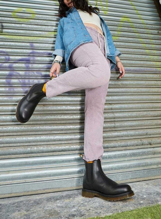 Dr. Martens Unisex 2976 Smooth Leather Chelsea Boot, Black, 8 Women/7 Men - Image 3