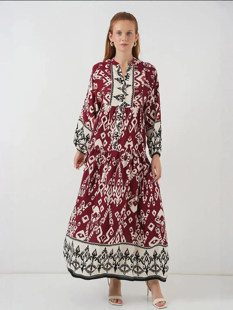 بيغ دارت فستان ماكسي بطبعة من بي دارت بياقة على شكل حرف  وإغلاق بأزرار