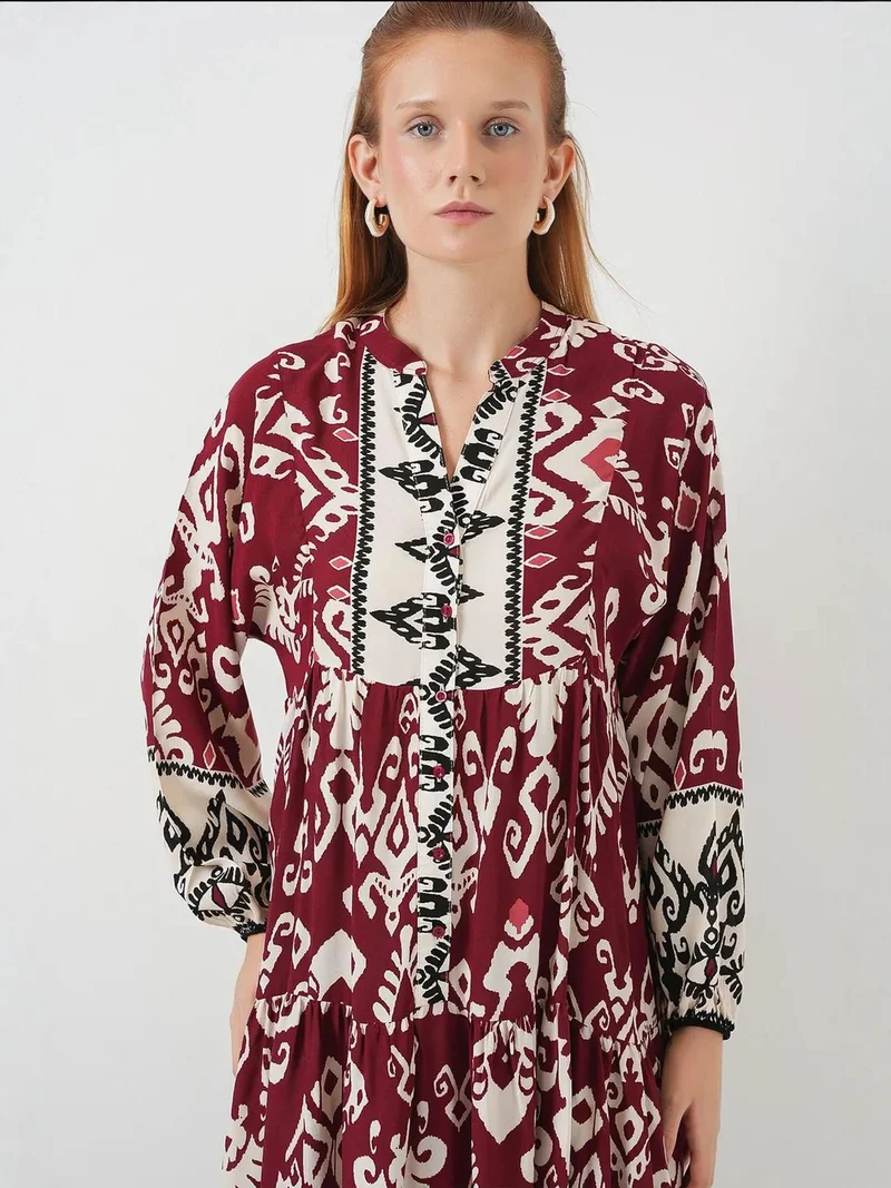 بيغ دارت فستان ماكسي بطبعة من بي دارت بياقة على شكل حرف  وإغلاق بأزرار