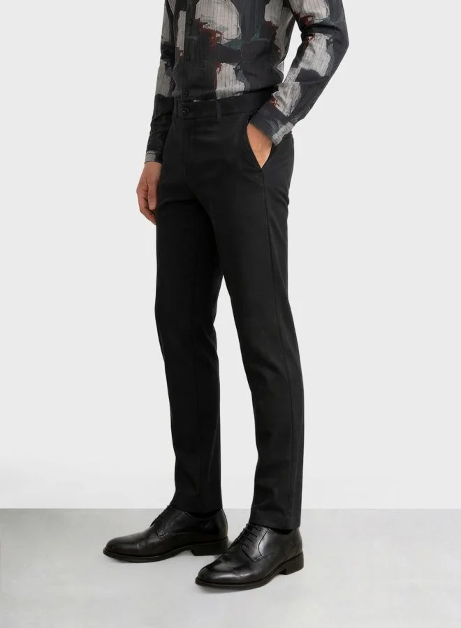 ذا انديان كراج كو Men Slim Fit Solid Cross Pocket Mid-Rise Chinos