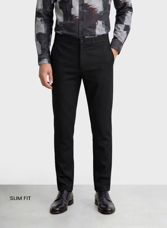 ذا انديان كراج كو Men Slim Fit Solid Cross Pocket Mid-Rise Chinos