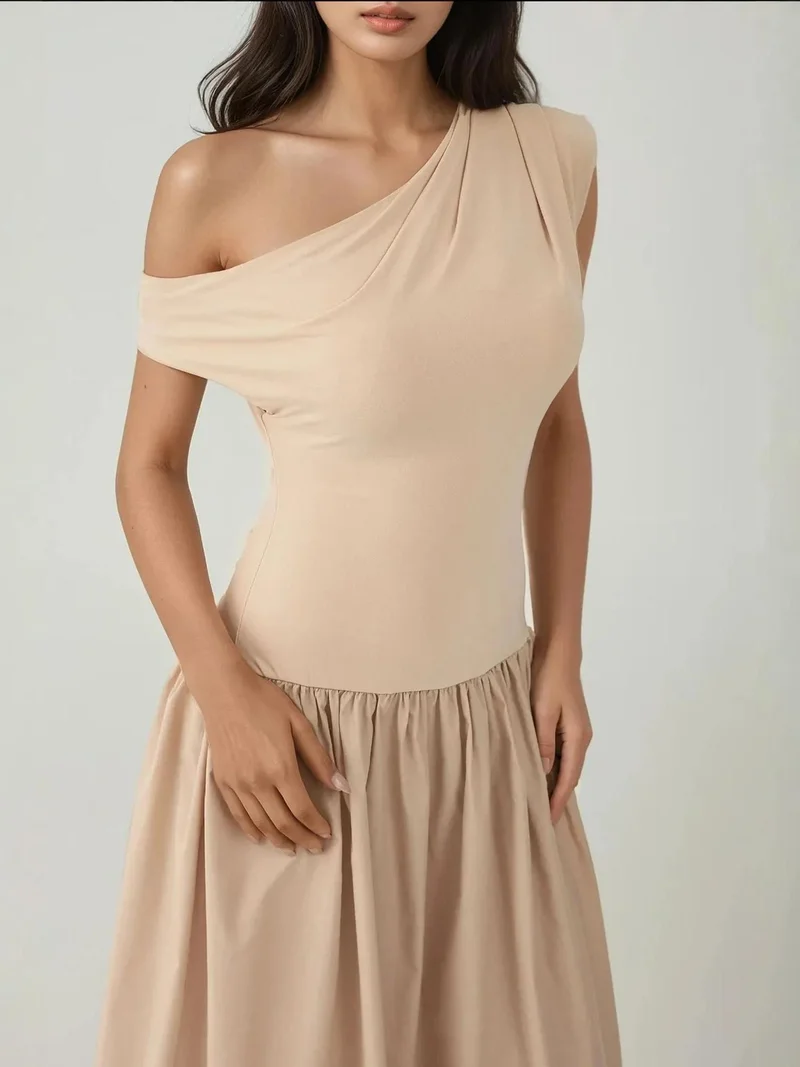 زوبعة فستان ماكسي ضيق بياقة غير متماثلة