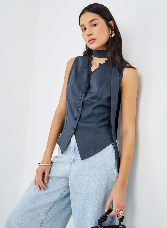 Styli Styli Lace Detail Buttoned Sleeveless Waistcoat