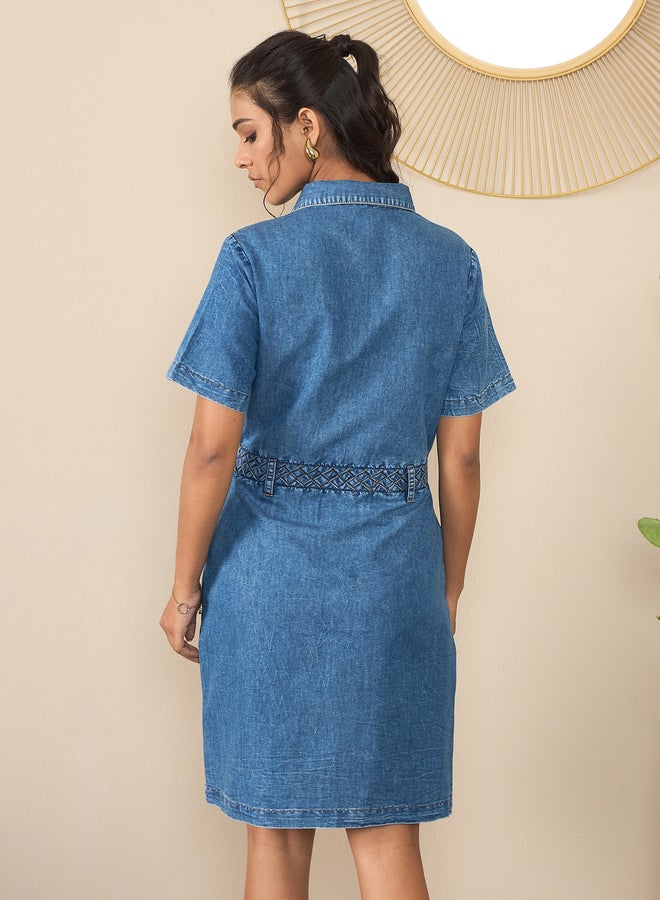 ستايل ستون فستان قصير من قماش الدنيم الأزرق بتفاصيل أزرار - Image 3