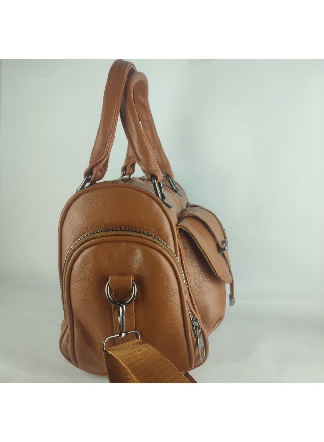 High-quality leather women's handbag that fits all your needs - Image 4