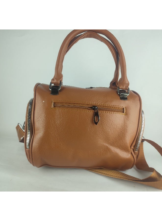 High-quality leather women's handbag that fits all your needs - Image 5