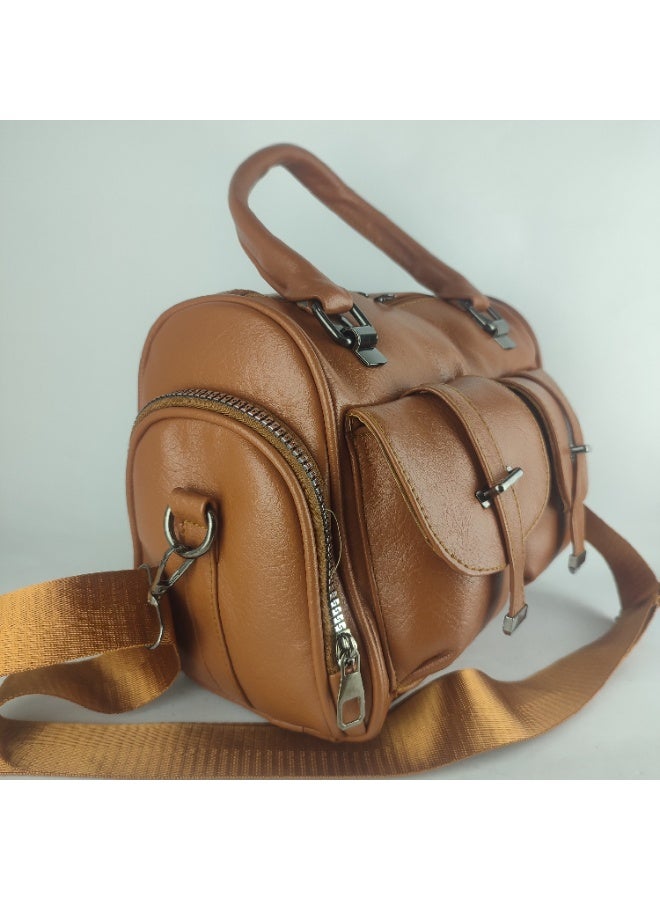 High-quality leather women's handbag that fits all your needs - Image 3
