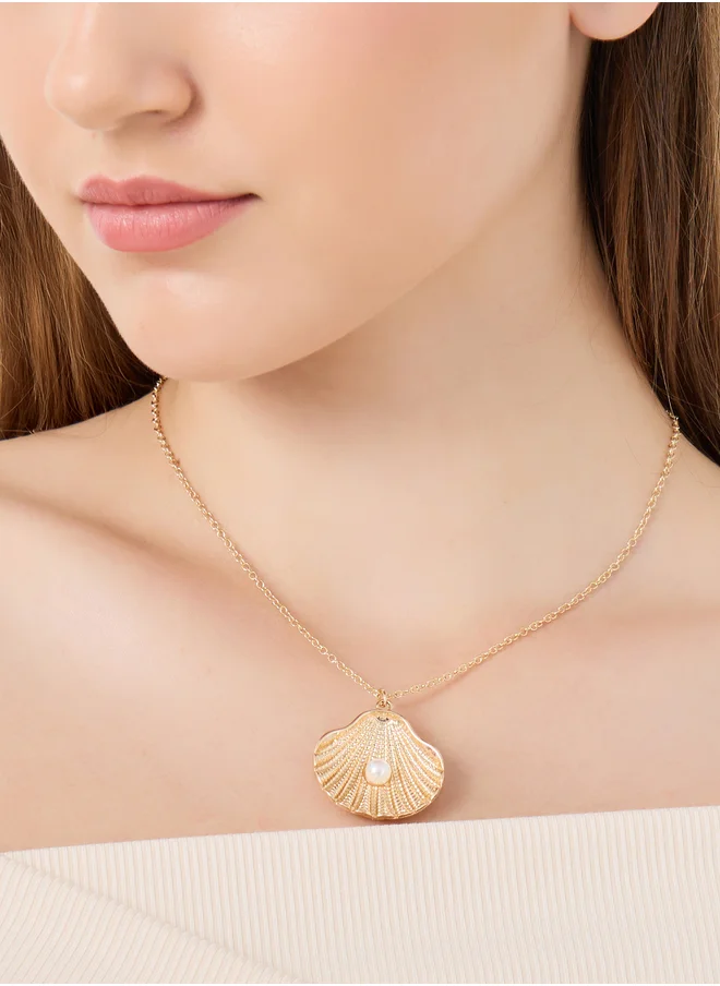 Styli Faux Pearl Detail Shell Pendant Necklace