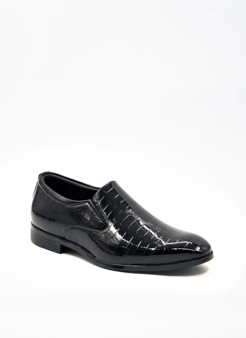 جيومني قم بترقية أسلوبك مع هذا الحذاء الرسمي الخالد للرجال. مصنوعة بتصميم أنيق ولمسة نهائية مصقولة ، وهي مثالية للملابس المكتبية واجتماعات العمل والحفلات والمناسبات الخاصة. يضمن الإغلاق الكلاسيكي المزين بالأربطة ملاءمة آمنة ، بينما يوفر النعل الداخلي المبطن راحة دائمة طوال اليوم. ارتديه مع بدلات أو بنطلون رسمي أو ملابس شبه رسمية للحصول على مظهر حاد ومتطور.