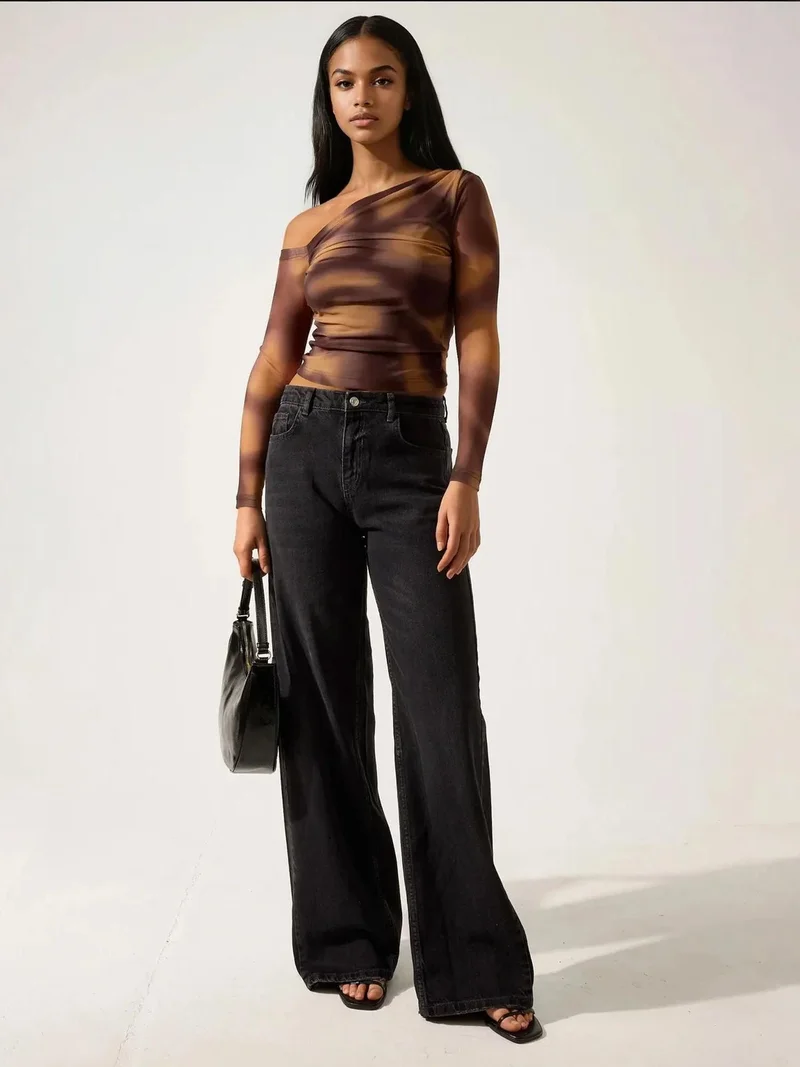 زوبعة بلوزة تول بياقة غير متماثلة