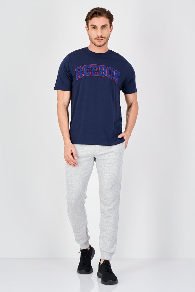 Reebok تي شيرت رياضي للرجال بأكمام قصيرة مناسب للخارج، أزرق داكن - Image 3