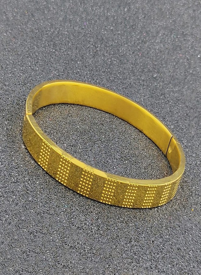Saiizen Men's And Women's Gold Plated Stainless Steel Classic Designer Kada (Style-2) - Image 2
