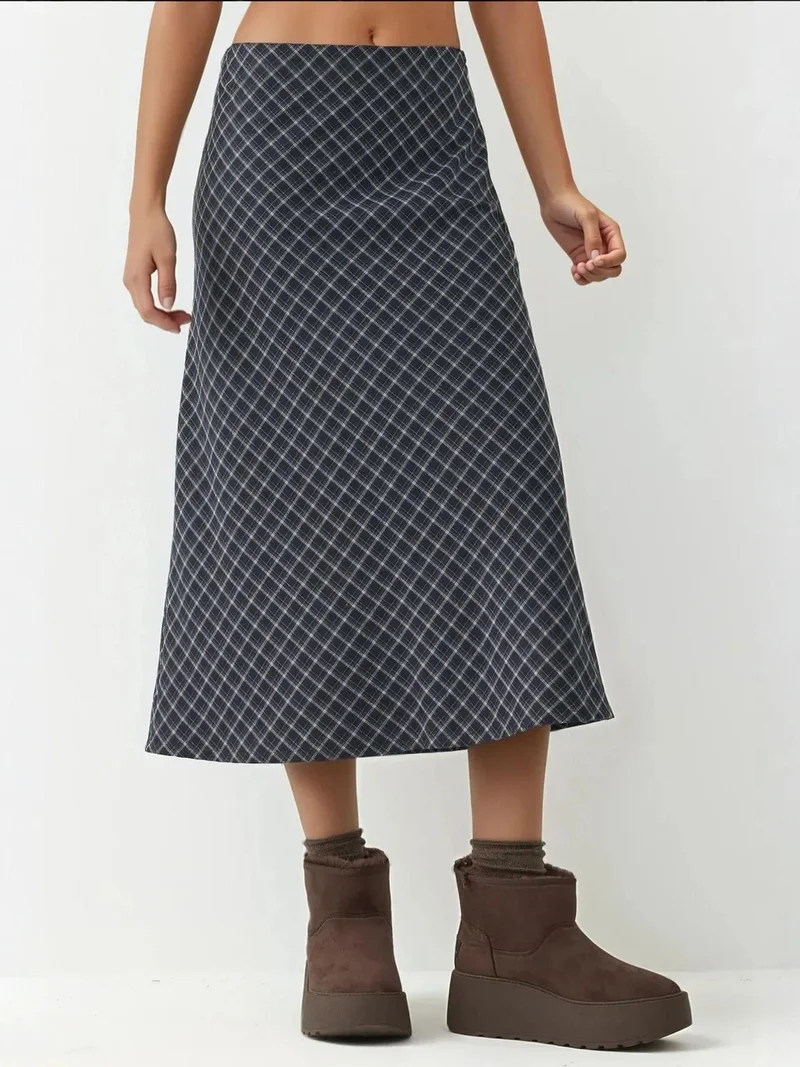 زوبعة تنورة متوسطة الطول بتصميم - كاروهات بسحاب