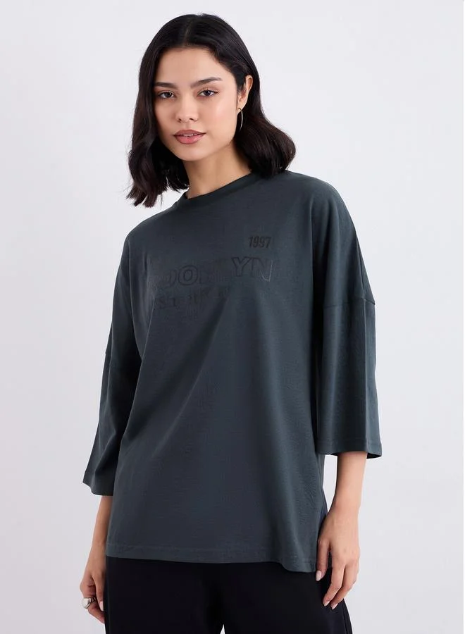 ستايلي تيشيرت فضفاض بطبعة بروكلين