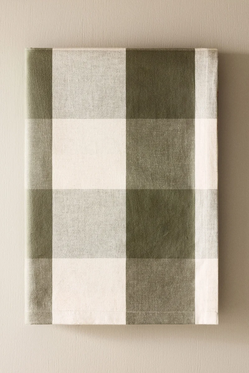 اتش اند ام مفرش طاولة من مزيج الكتان