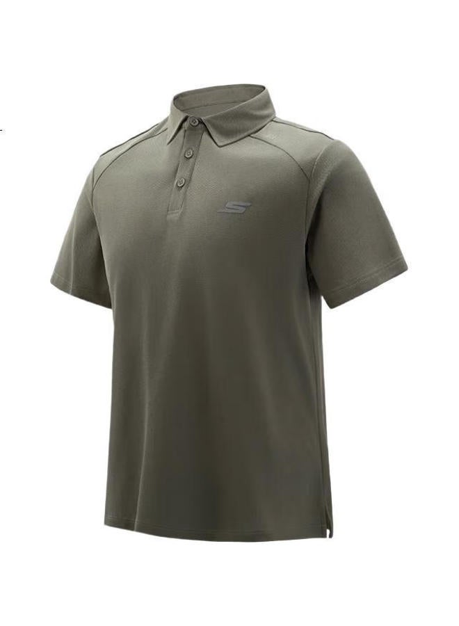 SKECHERS قميص بولو جديد بأكمام قصيرة للرجال بطباعة حروف رياضية 3XL باللون الأخضر العسكري - Image 3