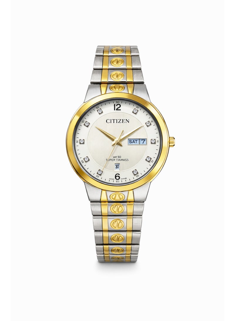 ساعة يد رجالية سيتيزن أنالوج كوارتز بسوار ستانلس ستيل ثنائي اللون وميناء فضي مع عرض اليوم والتاريخ