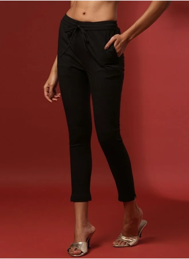 أبهشتي Fitted narrow  stretch pants with slits- black