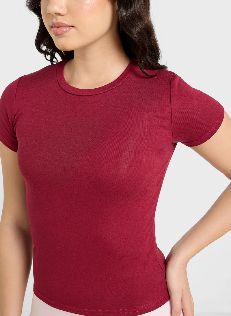 جينجر بيسيكس Crew Neck Fitted T-Shirt