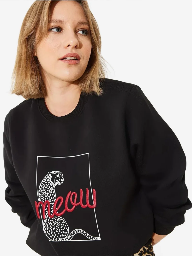 Bianco Lucci LUCCI Leopard Print Embroidered Crew Neck Sweatshirt