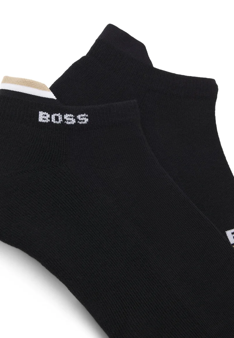 بوس زوجان من جوارب الكاحل بشعارات