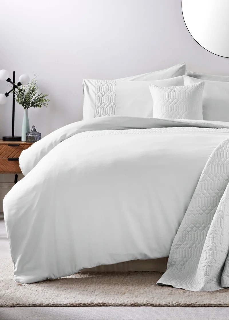 ماتلان White Geo Pinsonic Duvet Set