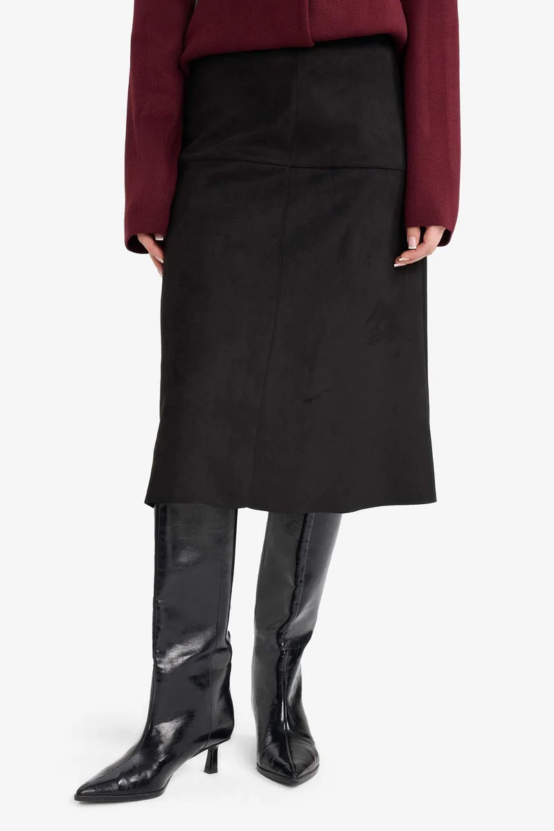ديفاكتو A Cut Suede Skirt