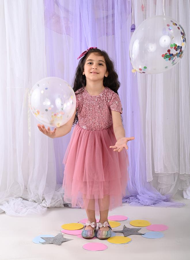 ليل بيكس فستان بحافة شبكية بتفاصيل ترتر من - Image 1