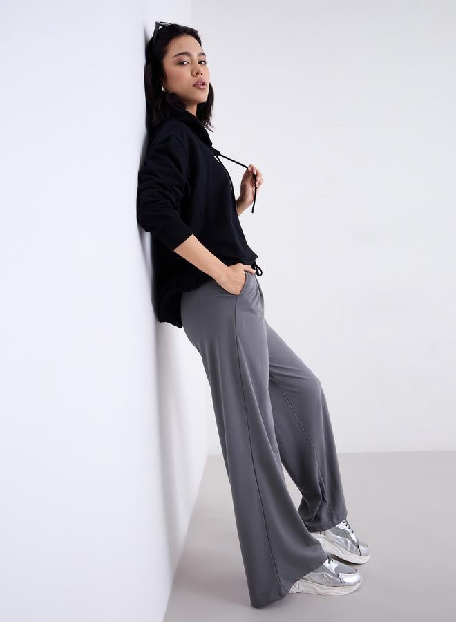 ستايلي بنطلون رياضي واسع الساق رمادي مع تفاصيل ثنيات - Image 1