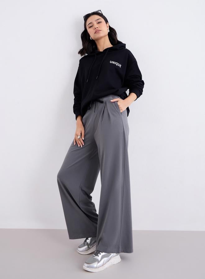 ستايلي بنطلون رياضي واسع الساق رمادي مع تفاصيل ثنيات - Image 2