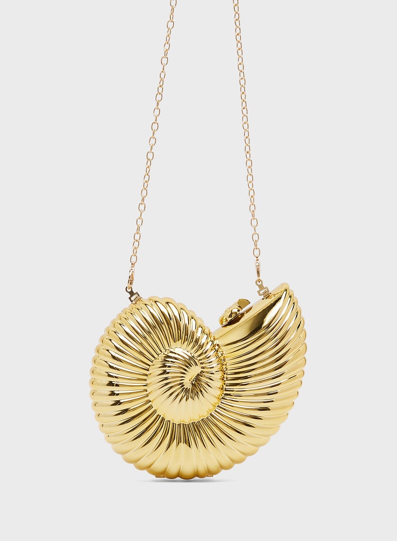 ايلا ليمتد اديشن حقيبة يد صغيرة بسلسلة بتفاصيل صدفة ذهبية - Image 2