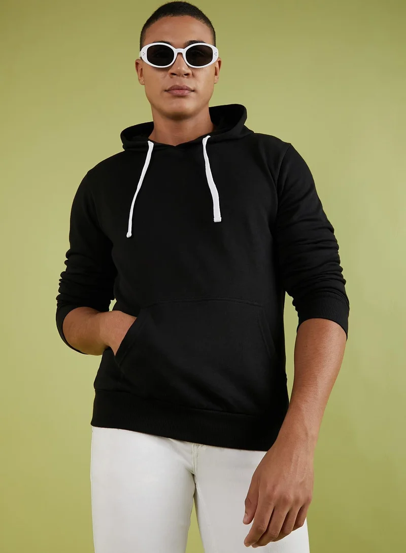 Campus Sutra Men's Black Pullover Hoodie With Contrast Drawstring